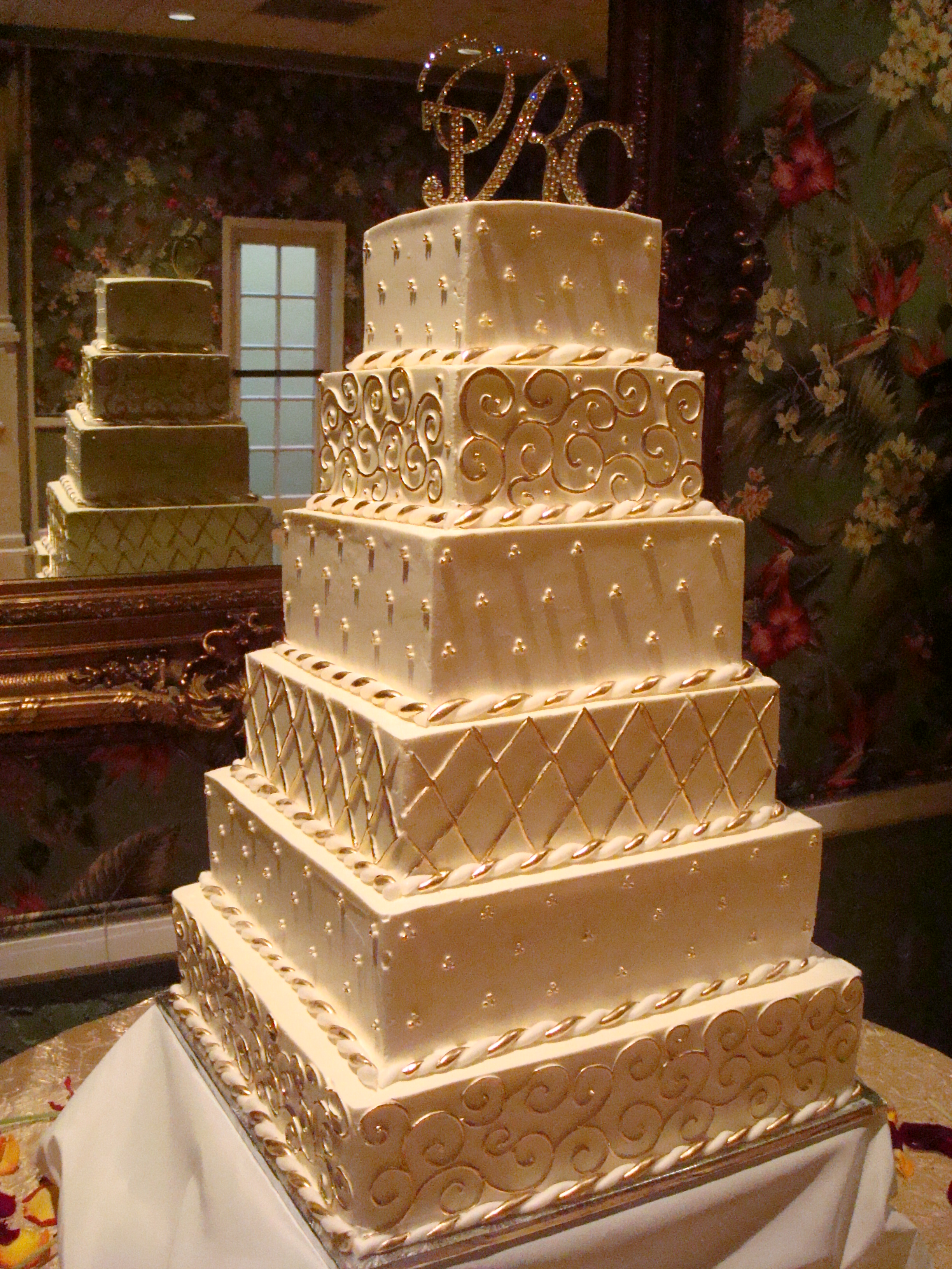 Very big wedding cakes